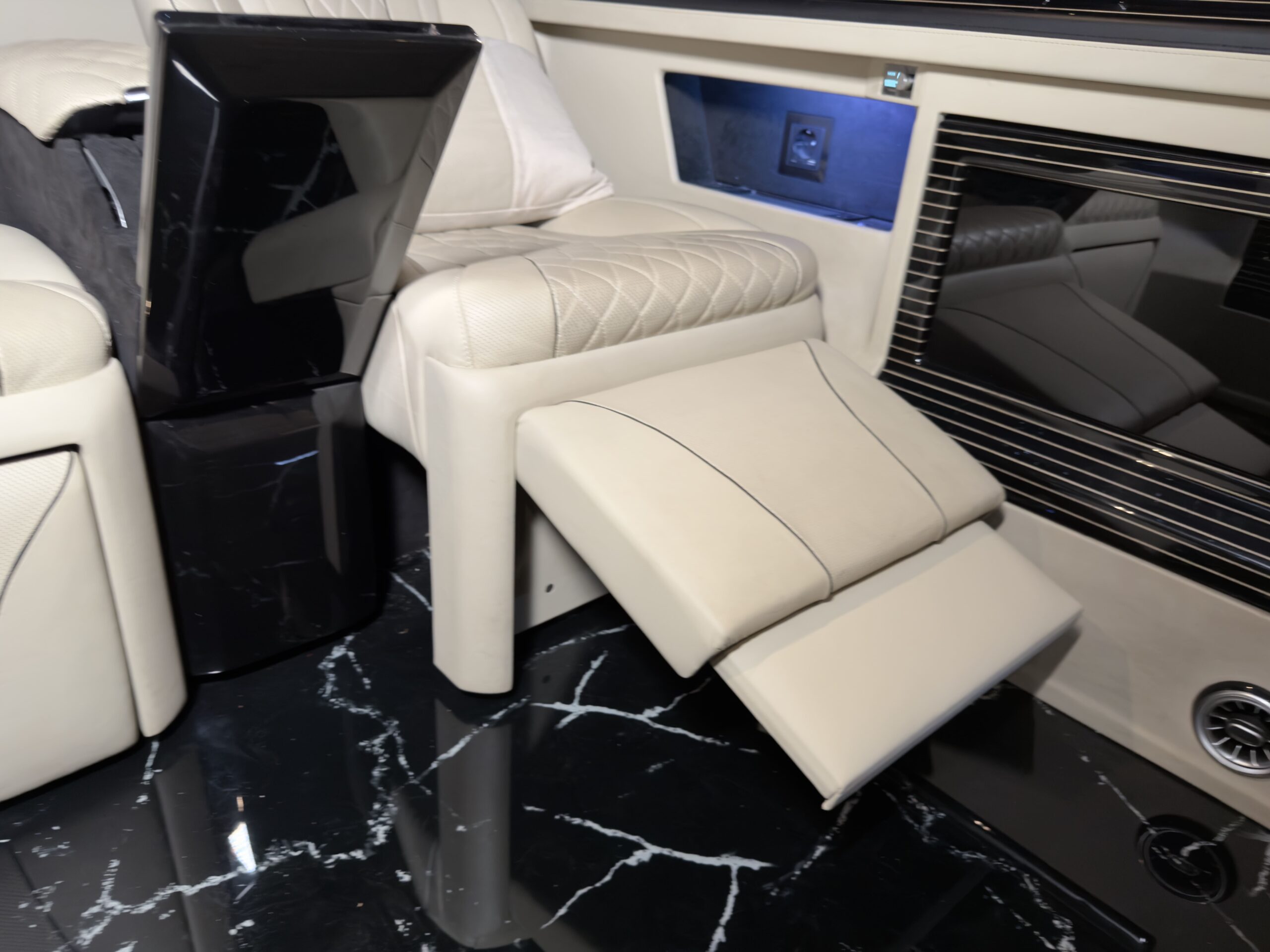 2023 Mercedes-Benz Vito Tourer Select Plus 124 CDI ELWB 4×4