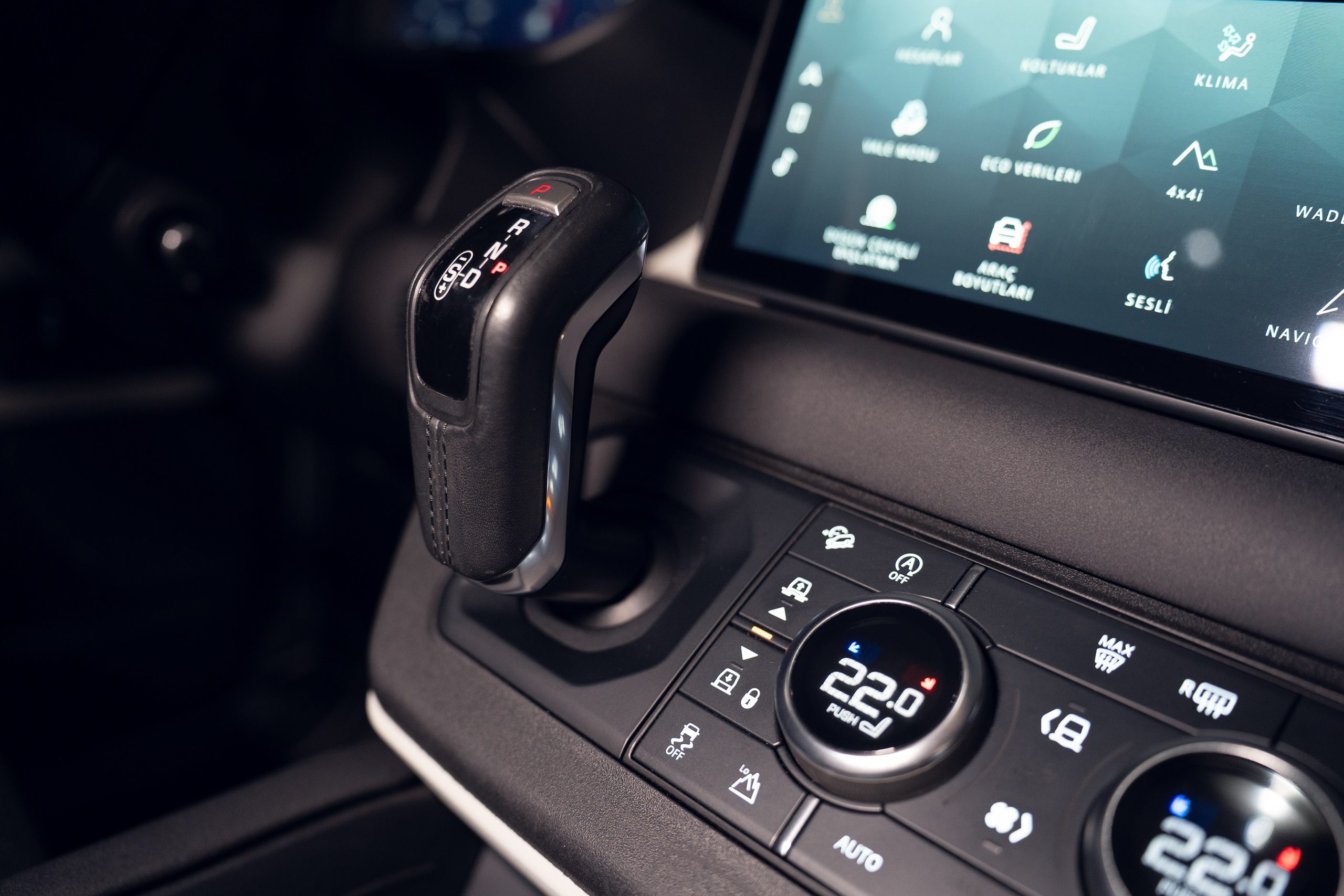 2020 Land Rover Defender D240 SE