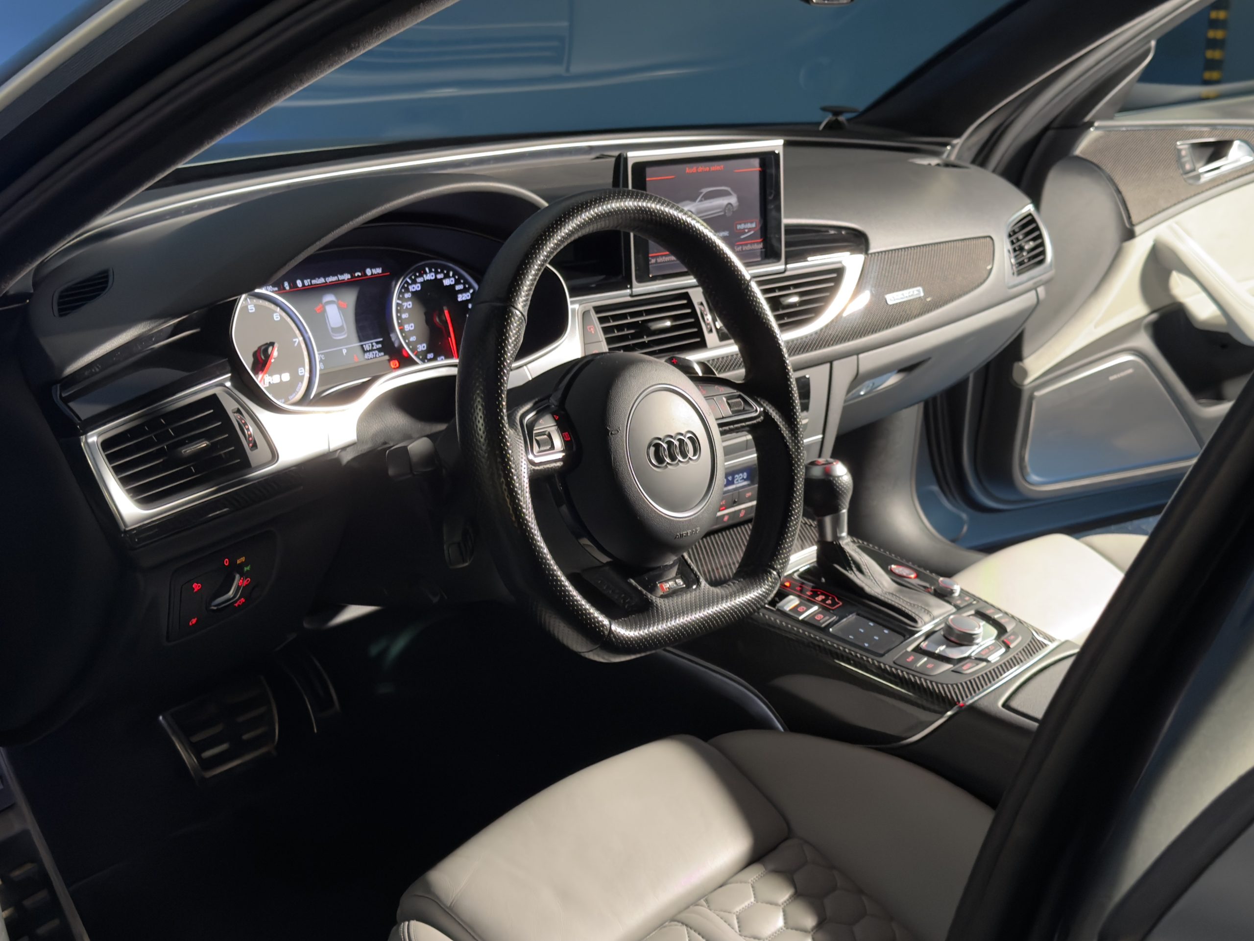 2016 AUDI RS6 Avant Performance