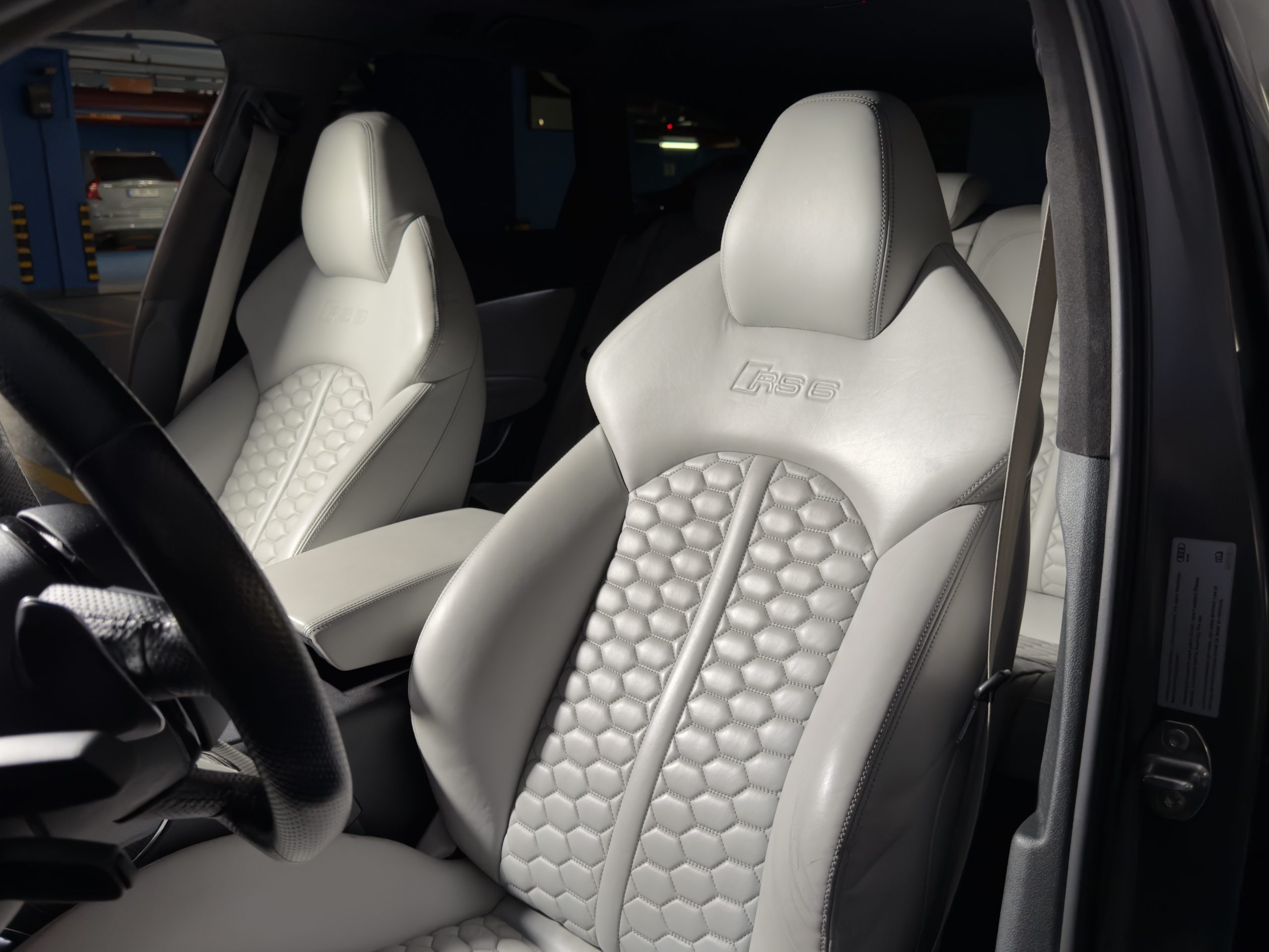 2016 AUDI RS6 Avant Performance