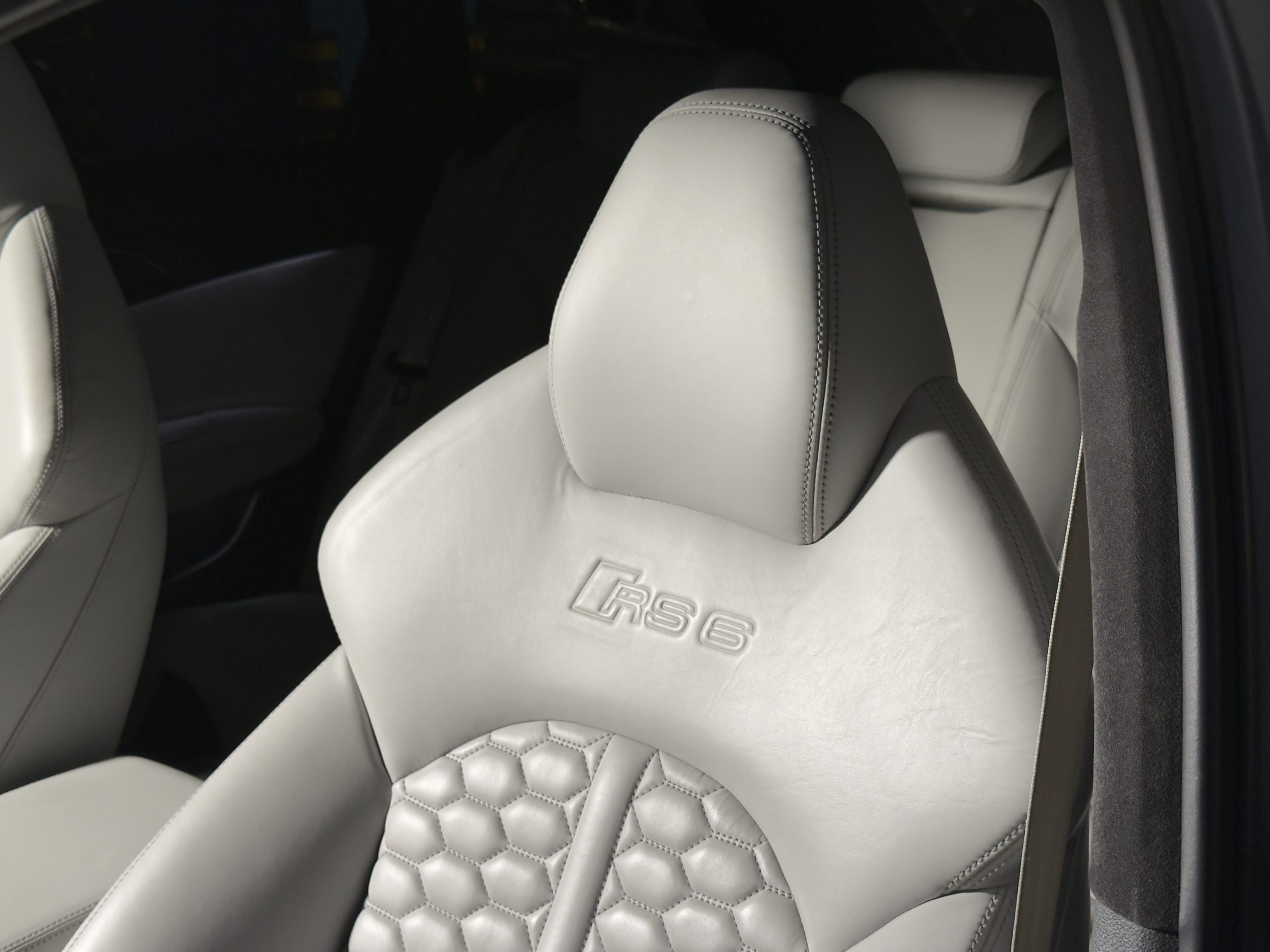 2016 AUDI RS6 Avant Performance