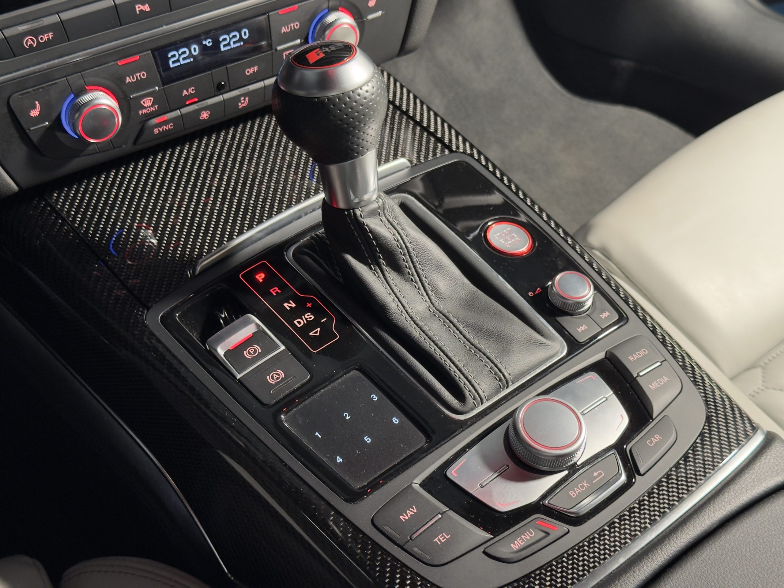 2016 AUDI RS6 Avant Performance