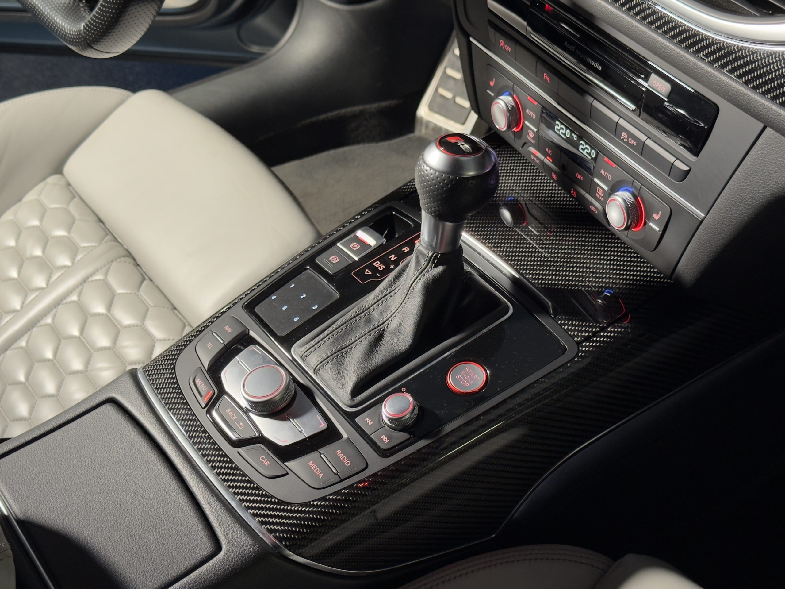 2016 AUDI RS6 Avant Performance