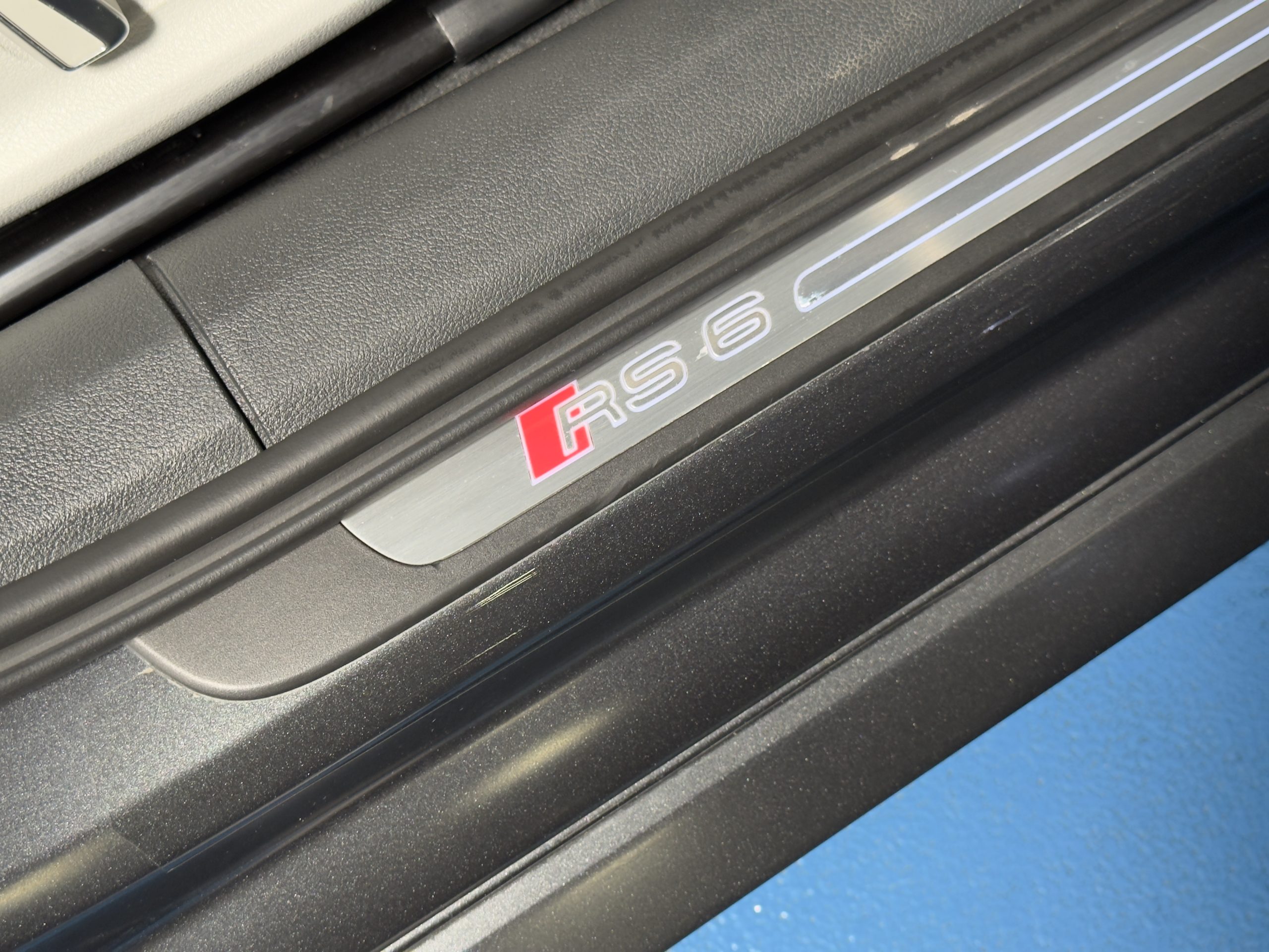 2016 AUDI RS6 Avant Performance