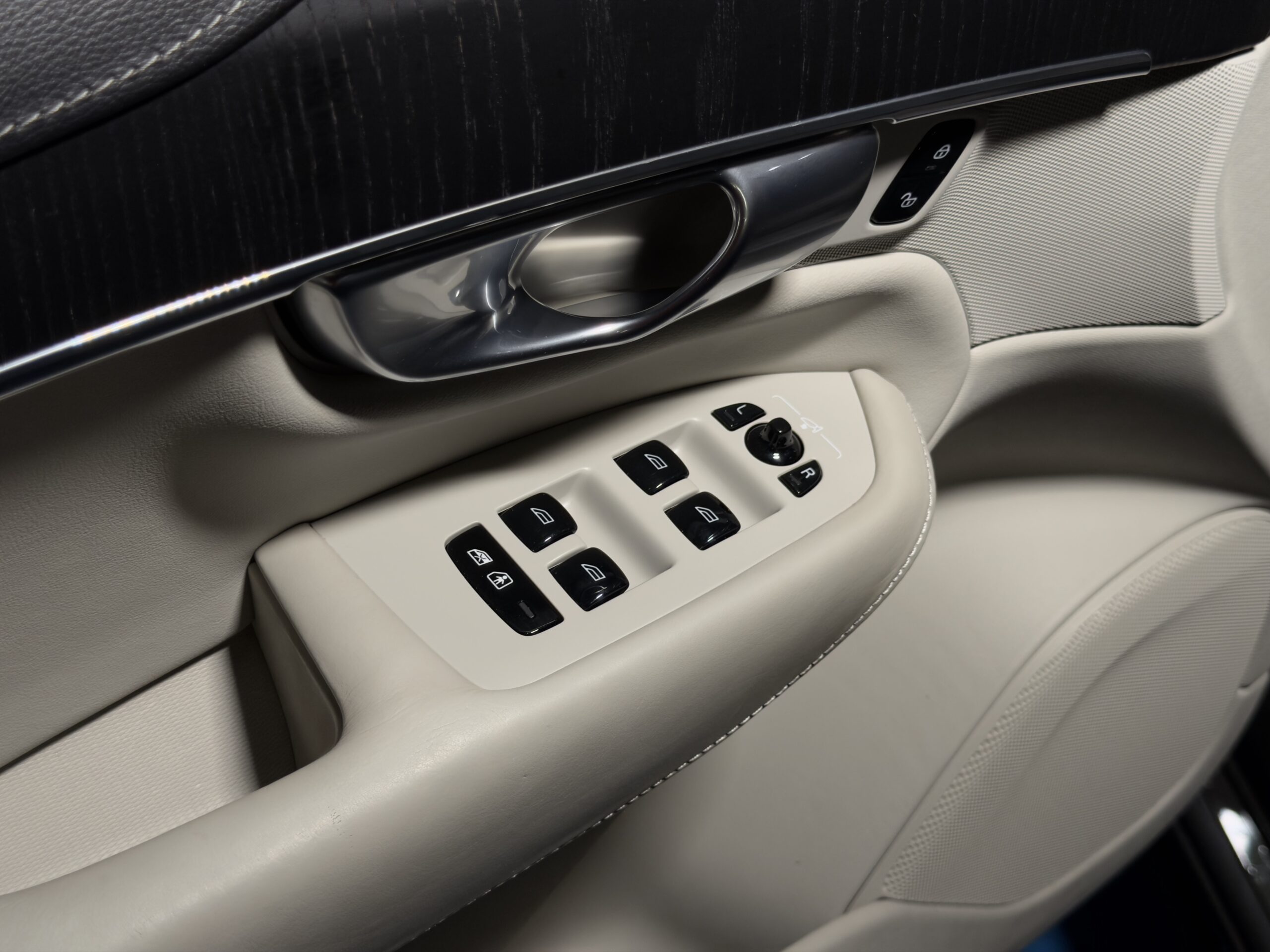 2019 Volvo XC90 B5 Inscription