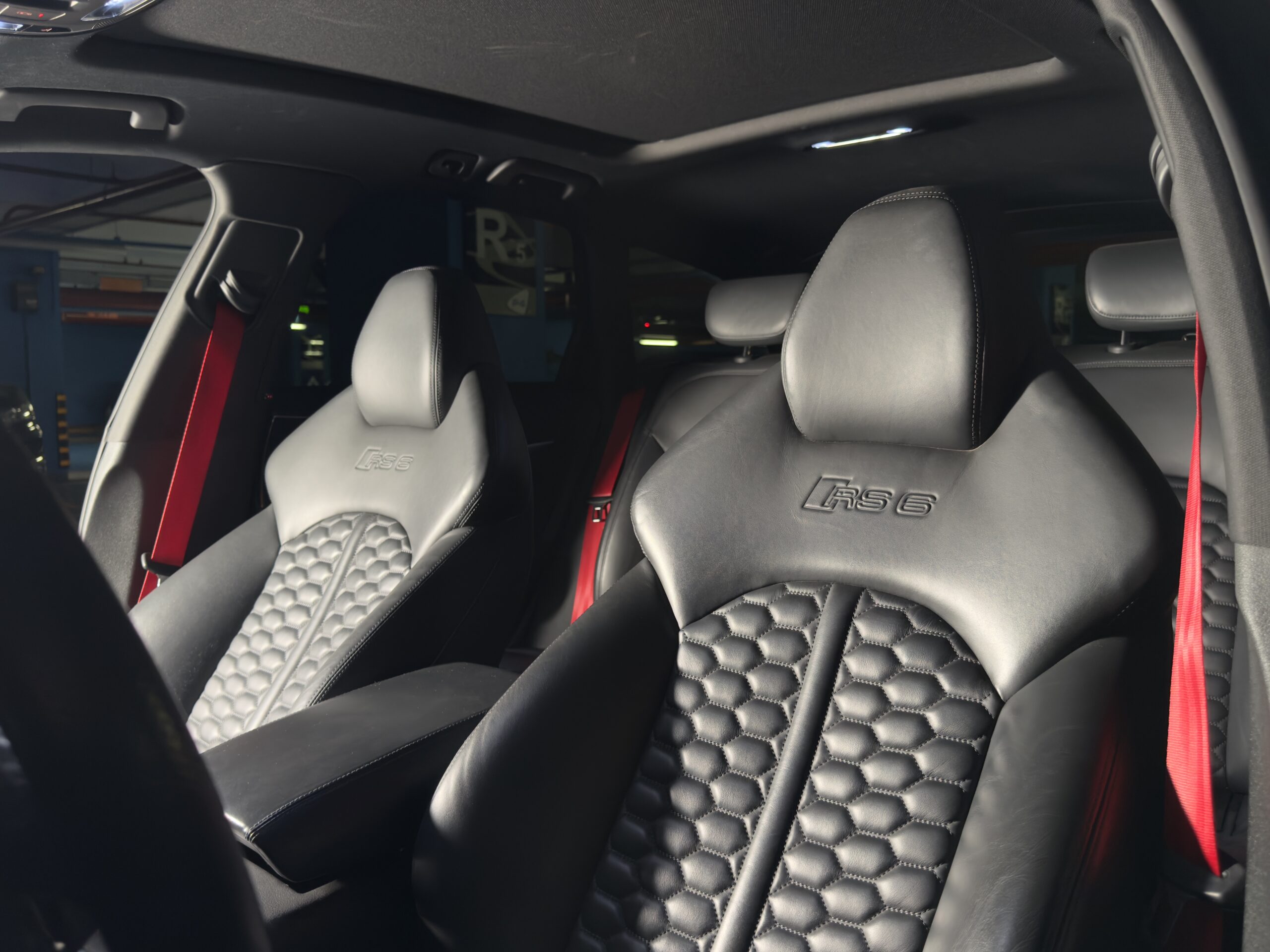 2017 AUDI RS6 Avant Performance