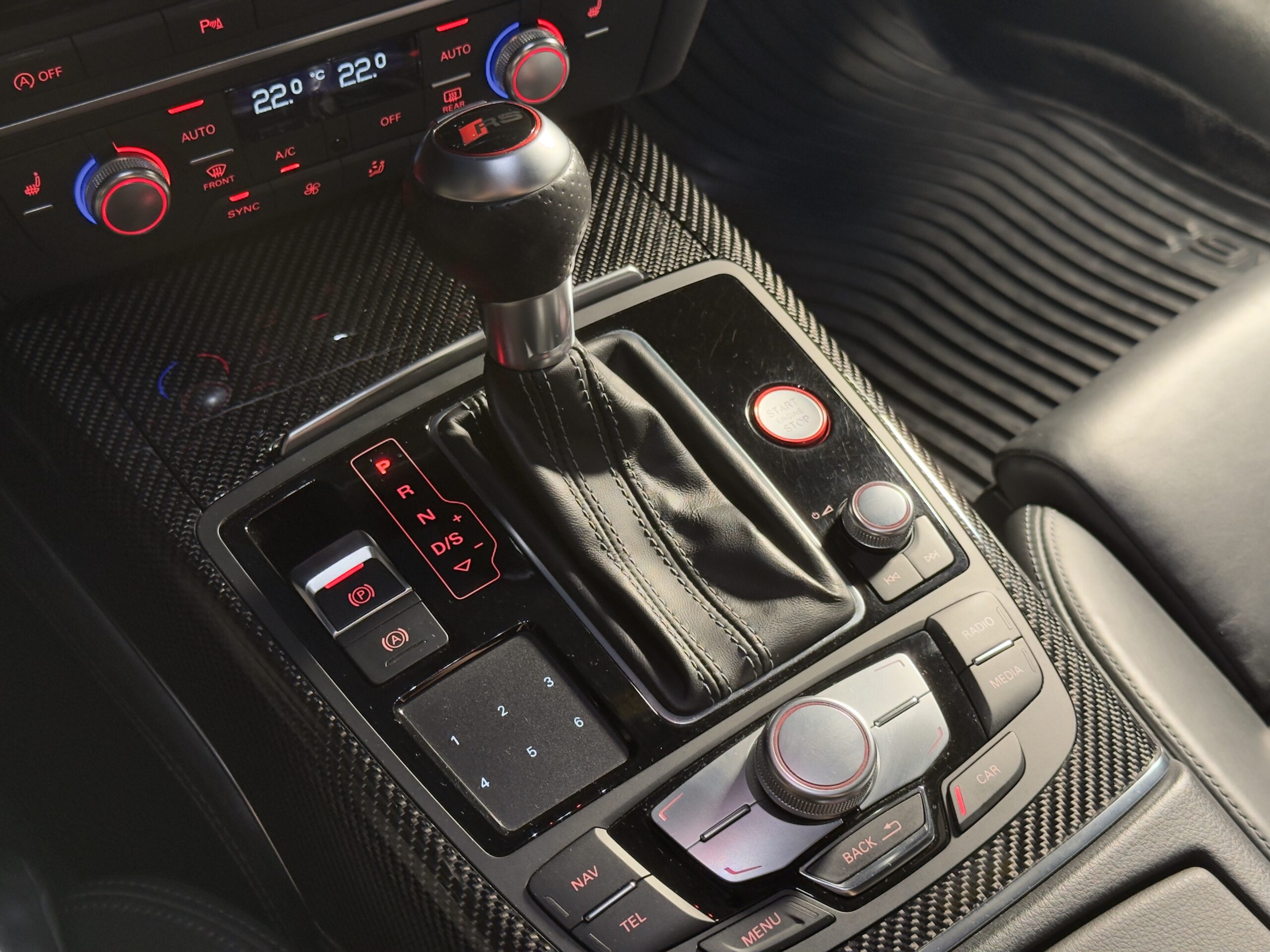 2017 AUDI RS6 Avant Performance