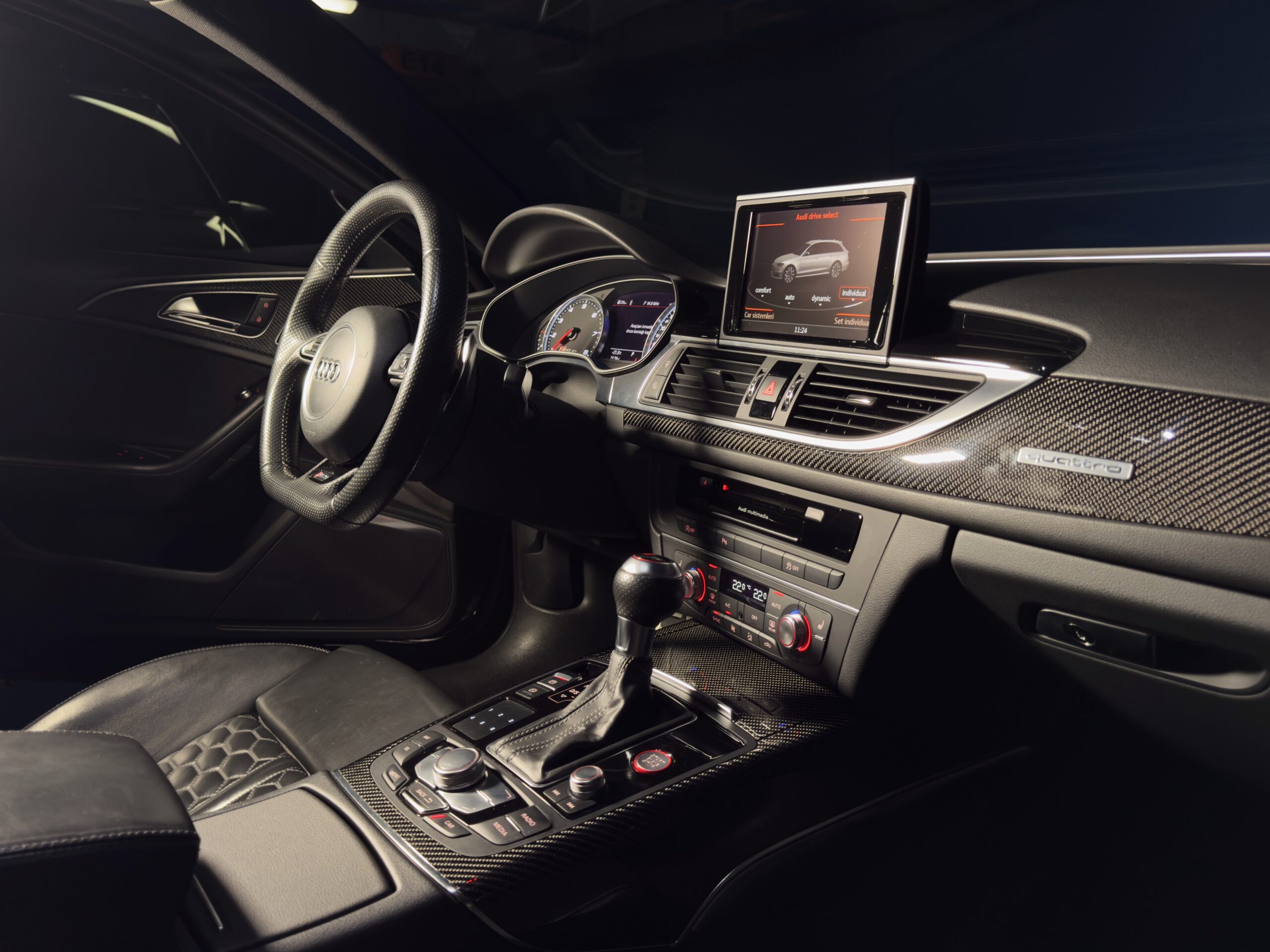 2017 AUDI RS6 Avant Performance