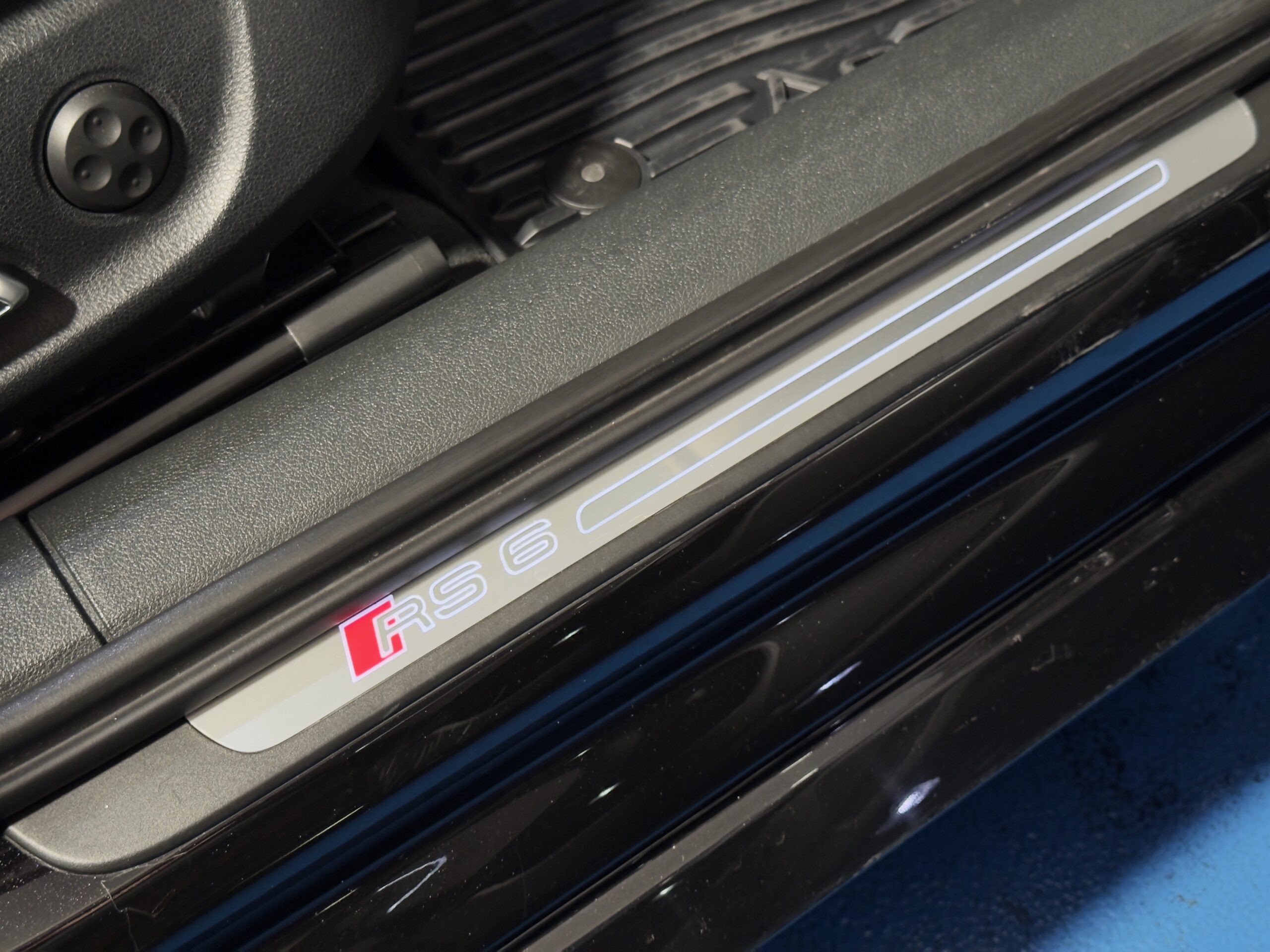 2017 AUDI RS6 Avant Performance