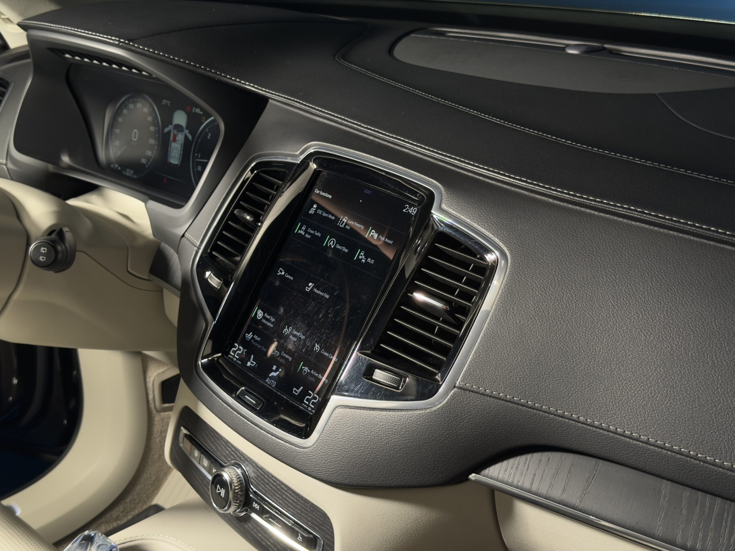 2019 Volvo XC90 B5 Inscription