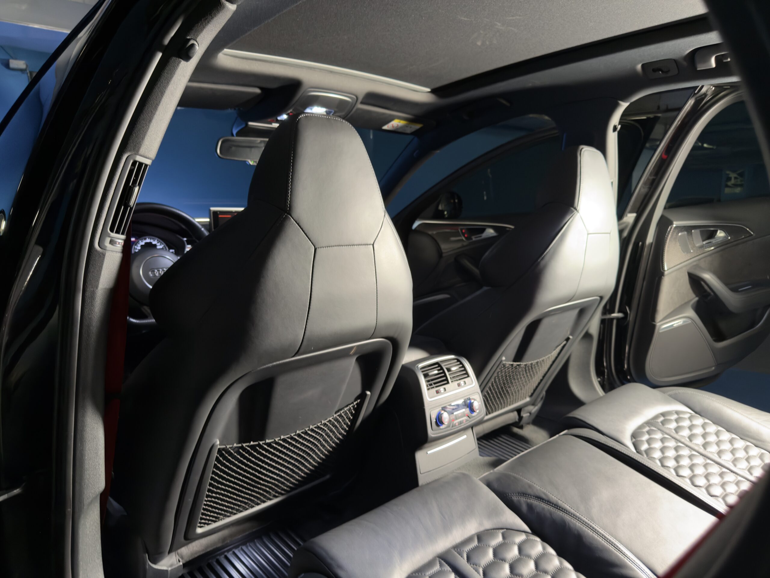 2017 AUDI RS6 Avant Performance