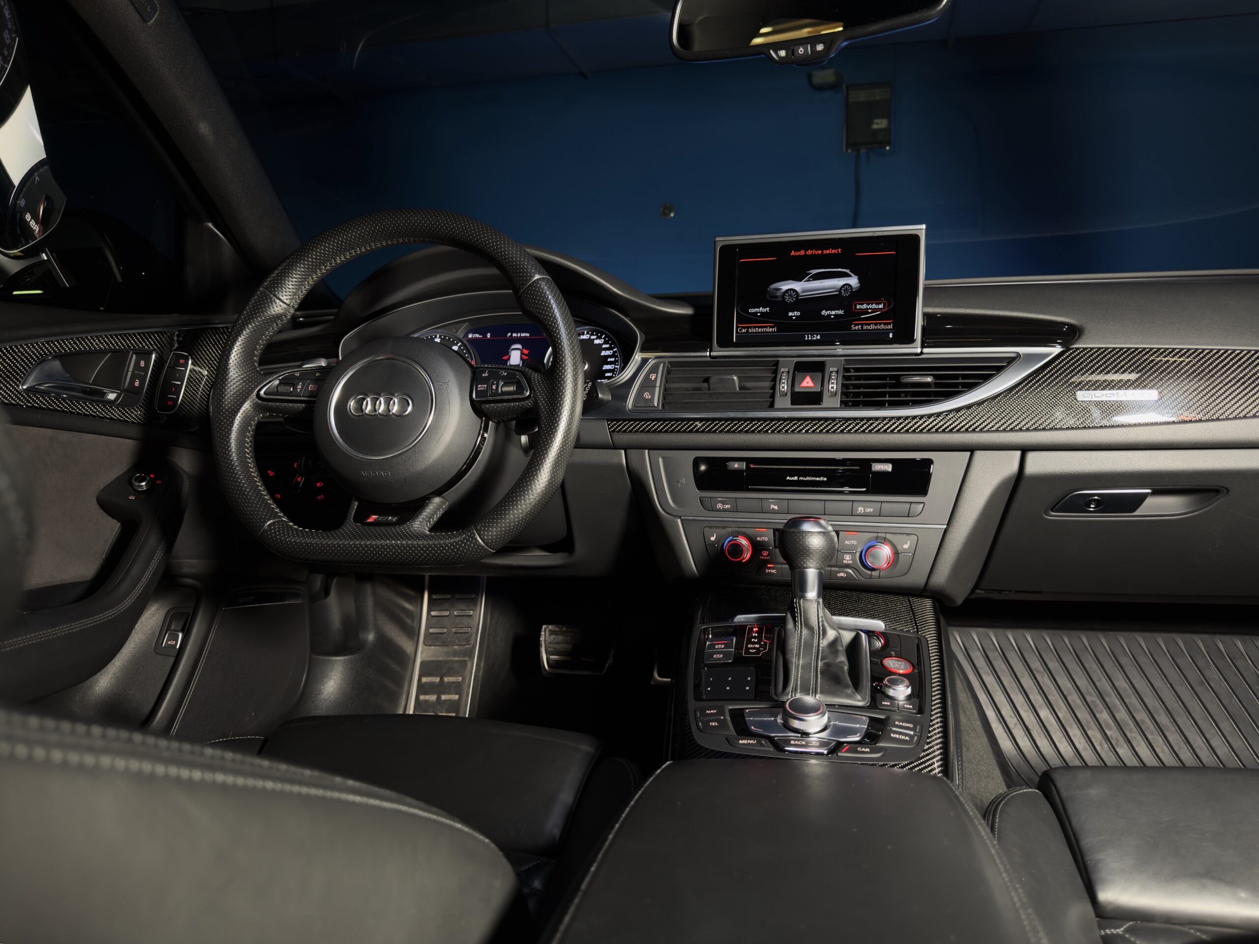 2017 AUDI RS6 Avant Performance