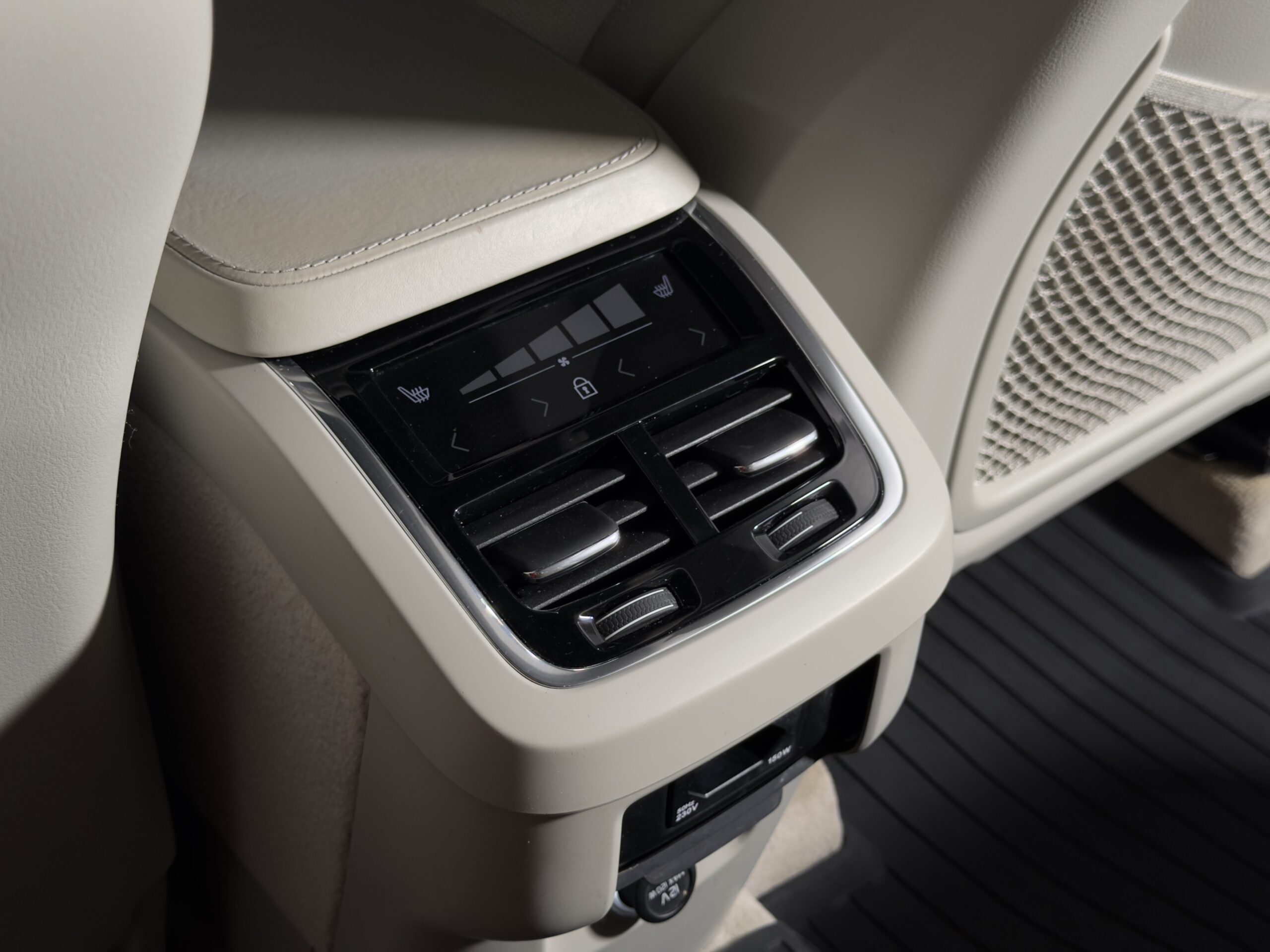 2019 Volvo XC90 B5 Inscription