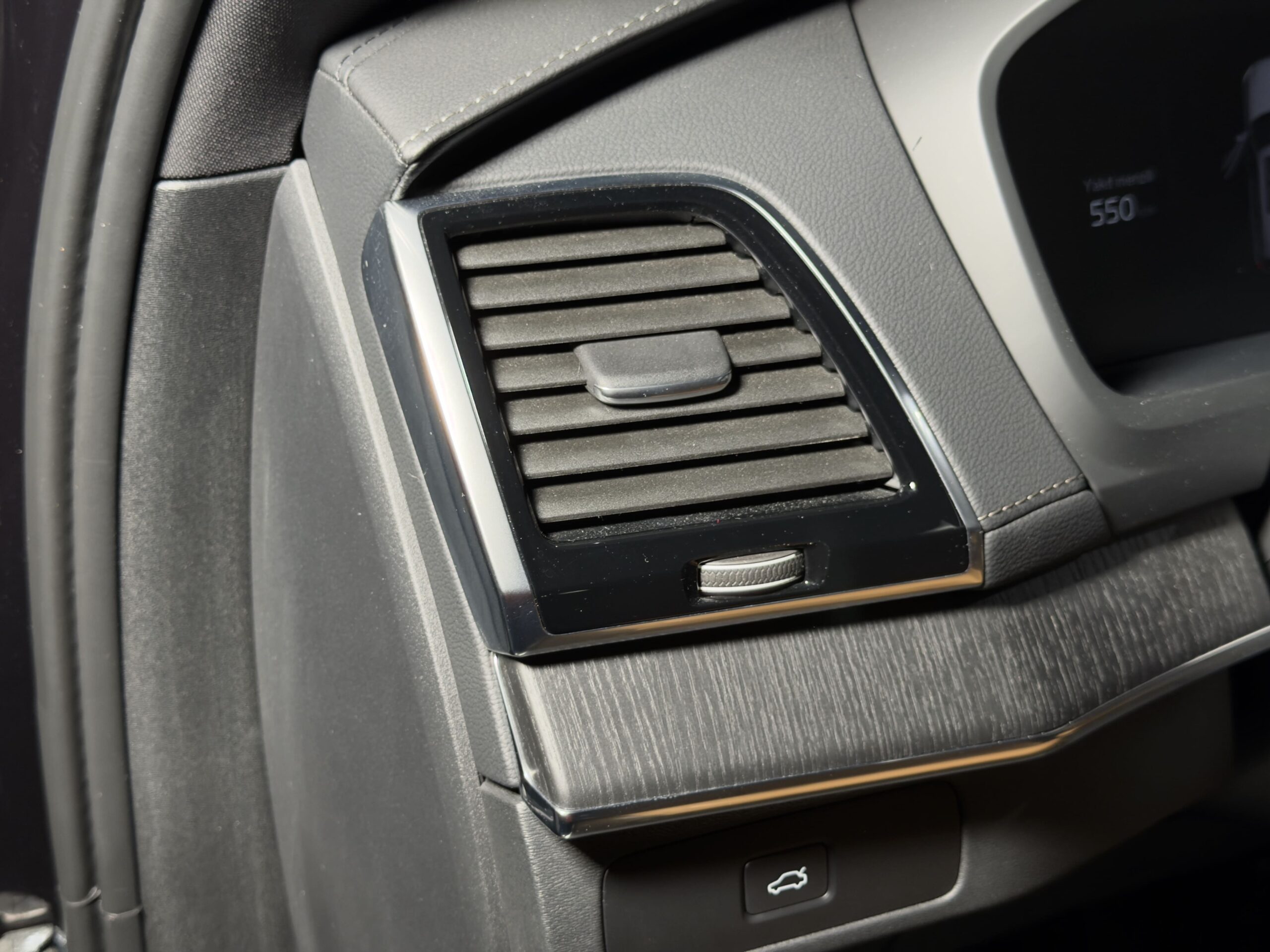 2023 Volvo XC90 B5 AWD Plus Bright