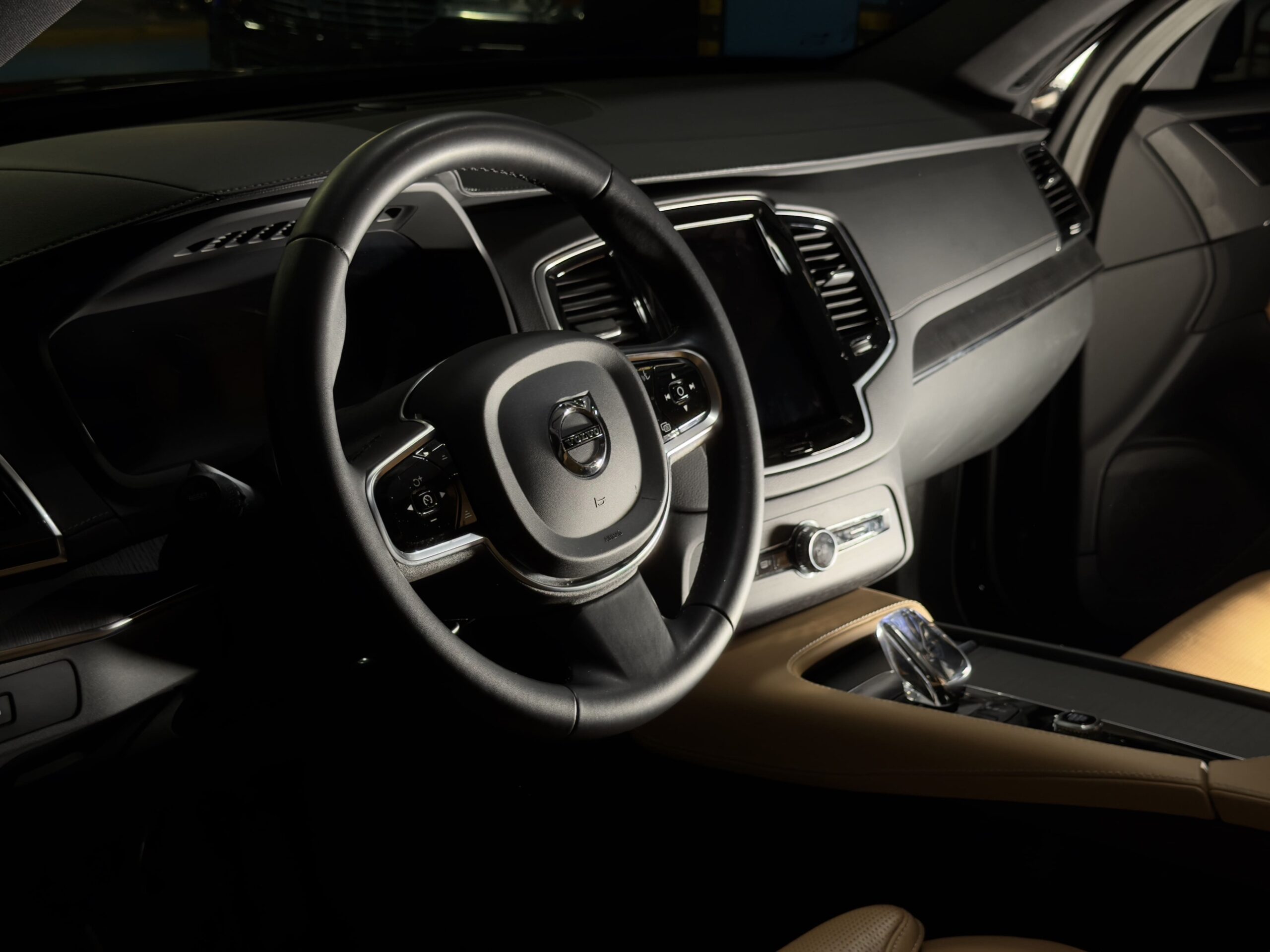 2023 Volvo XC90 B5 AWD Plus Bright