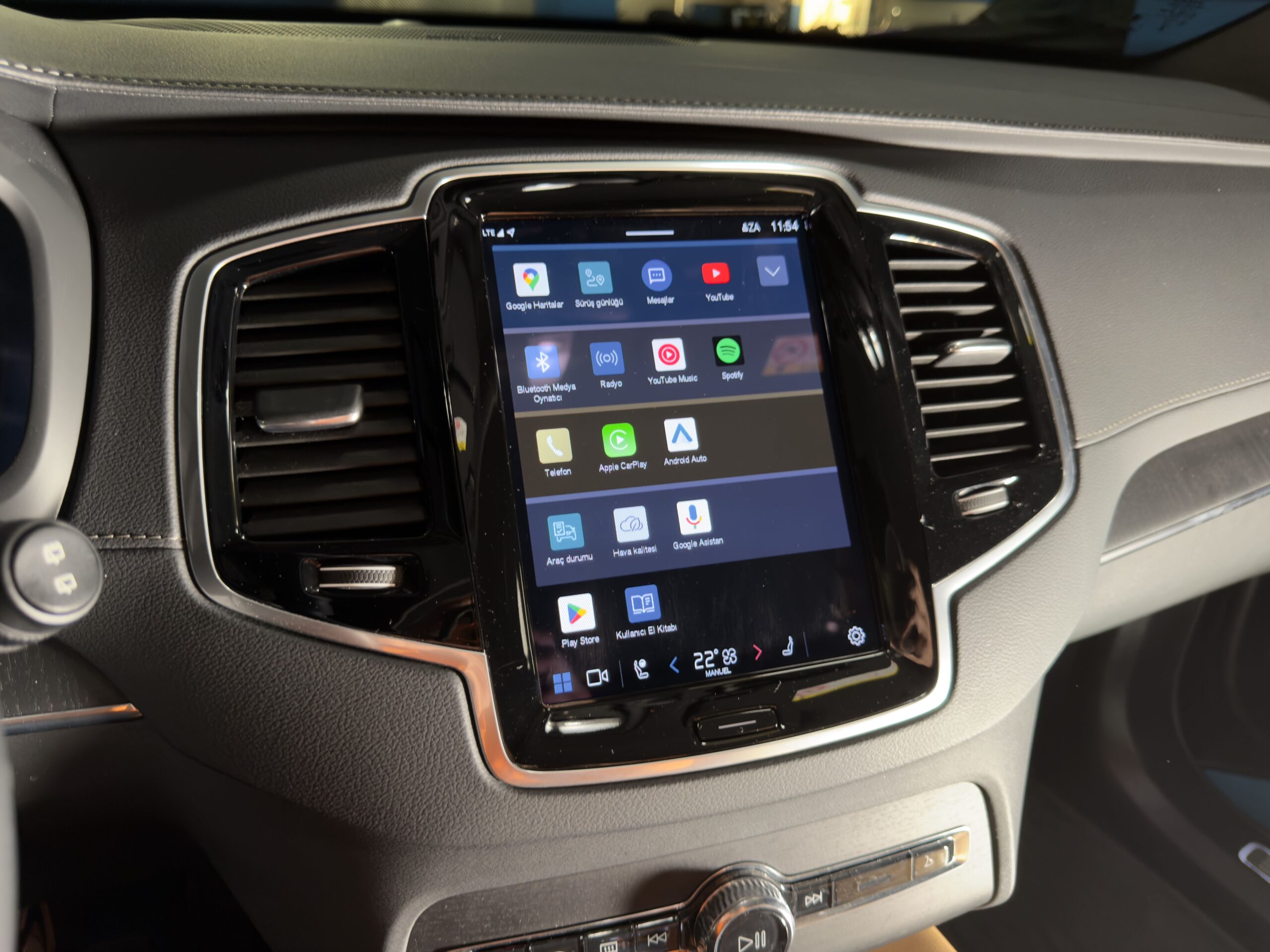 2023 Volvo XC90 B5 AWD Plus Bright