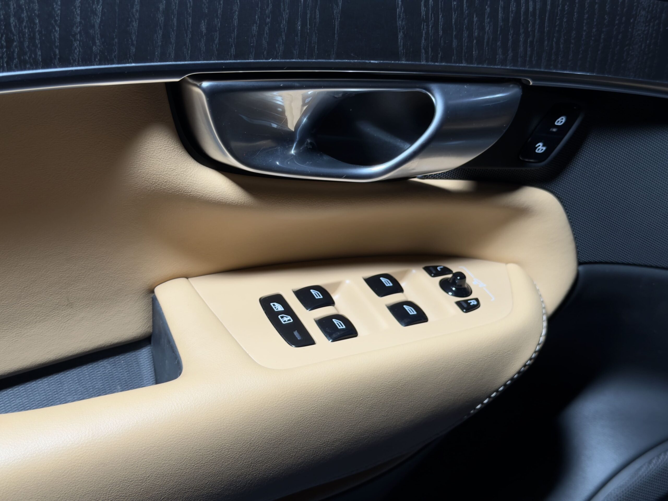 2023 Volvo XC90 B5 AWD Plus Bright