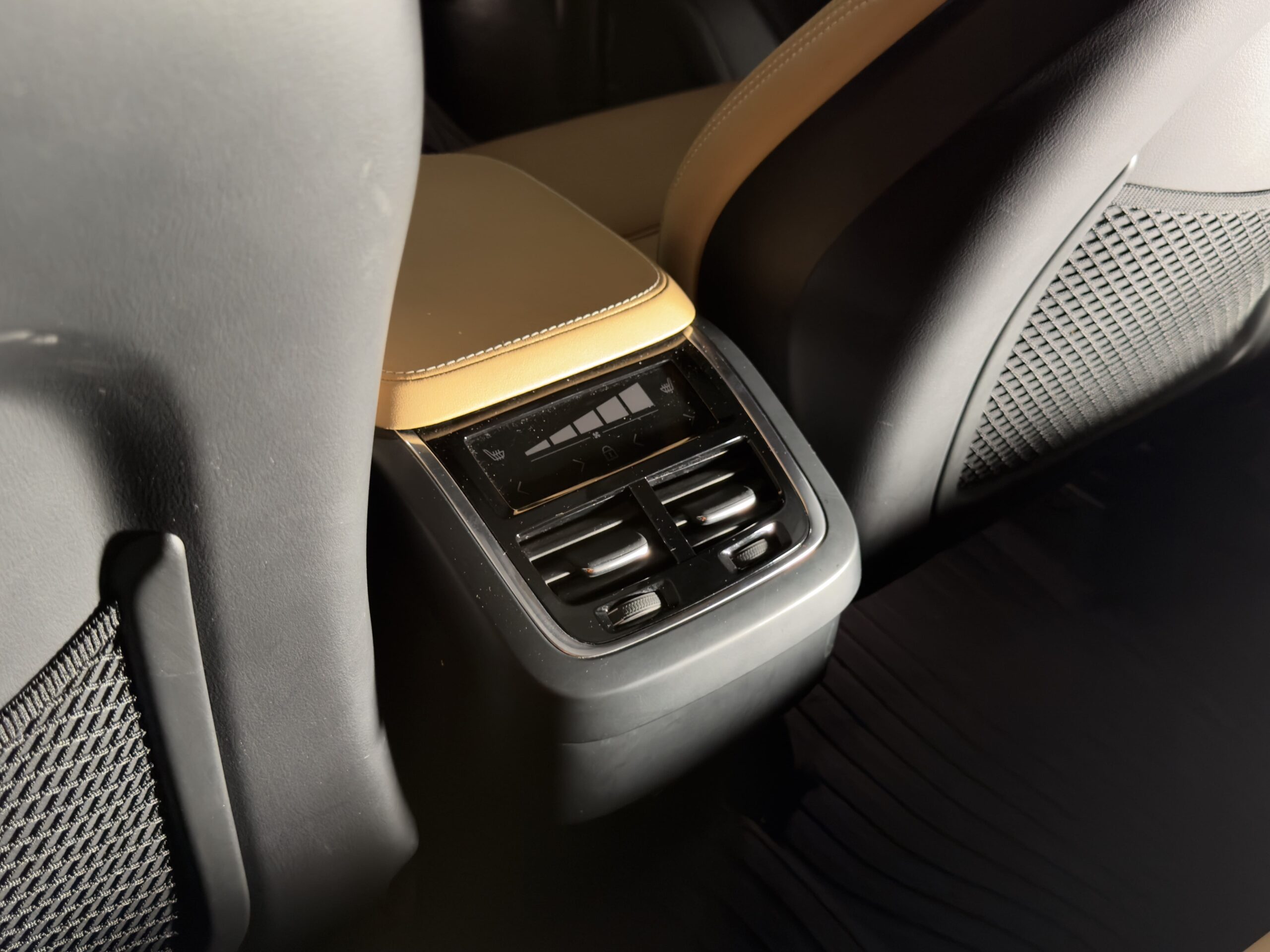 2023 Volvo XC90 B5 AWD Plus Bright