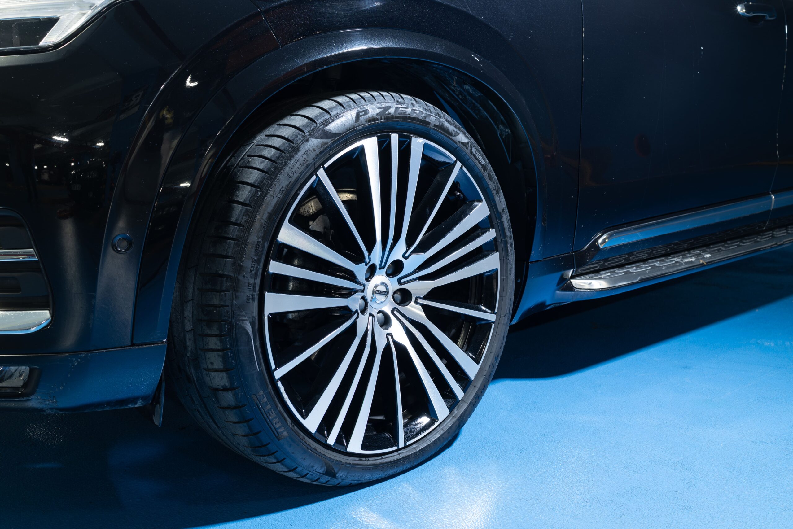 2023 Volvo XC90 B5 AWD Plus Bright