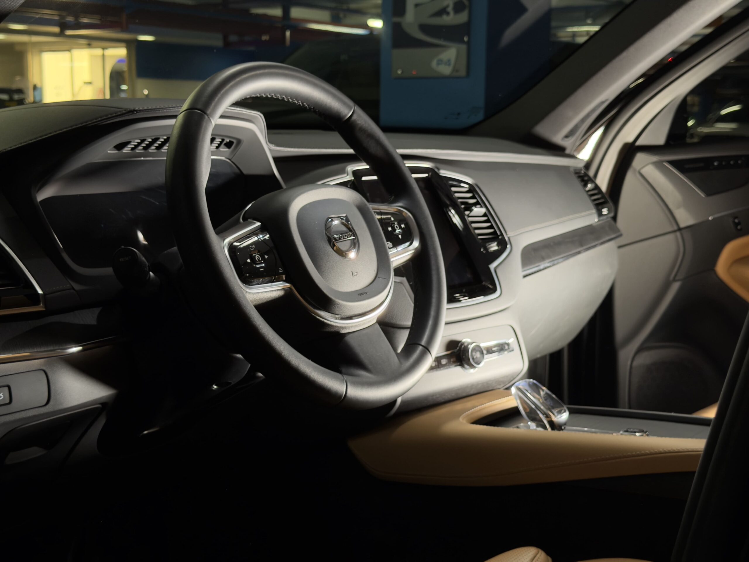 2023 Volvo XC90 B5 AWD Plus Bright