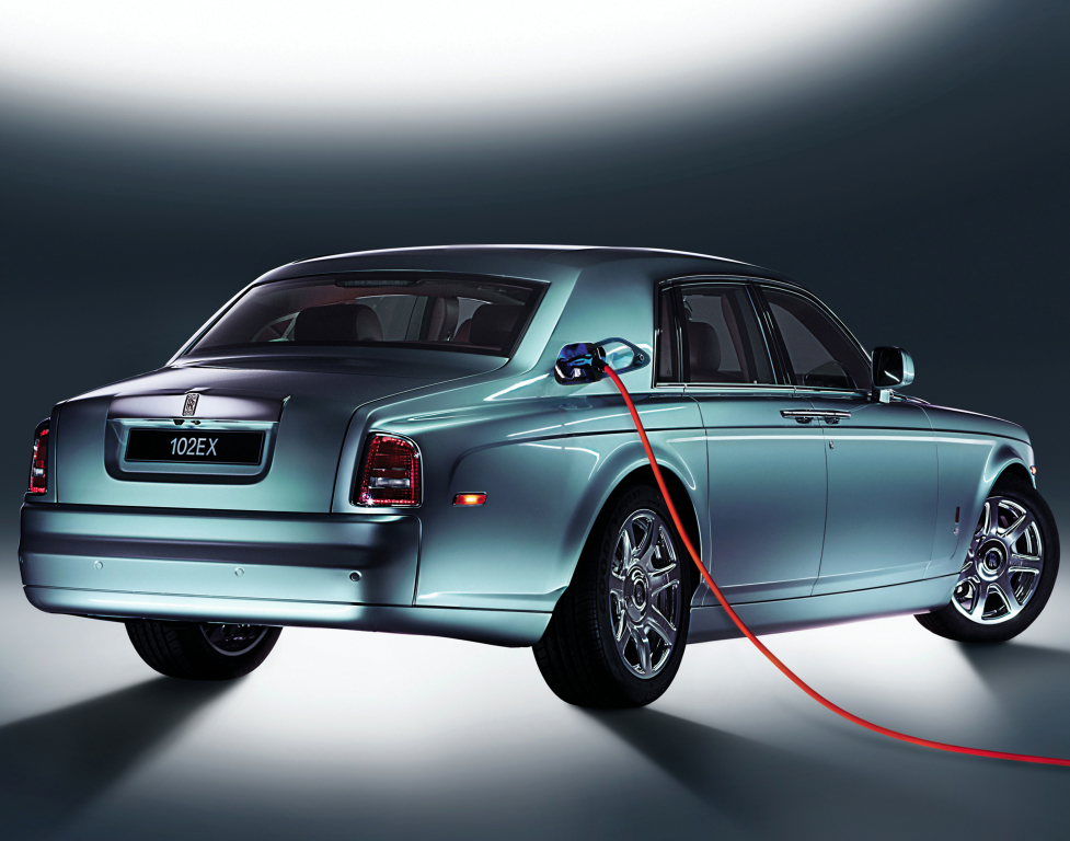 Rolls Royce elektriğe geçiş için tarih verdi