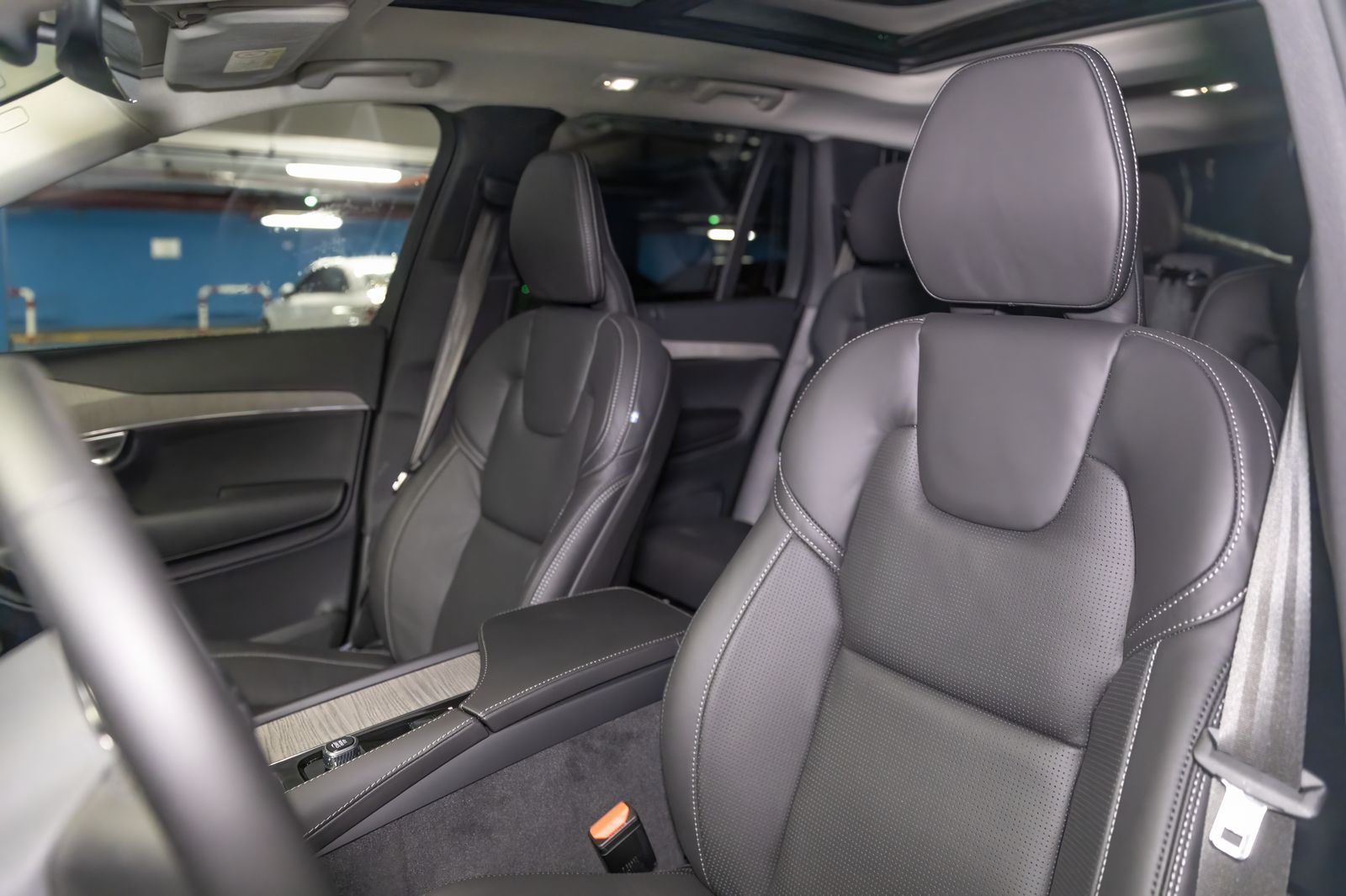 2023 Volvo XC90 B5 AWD Plus Dark