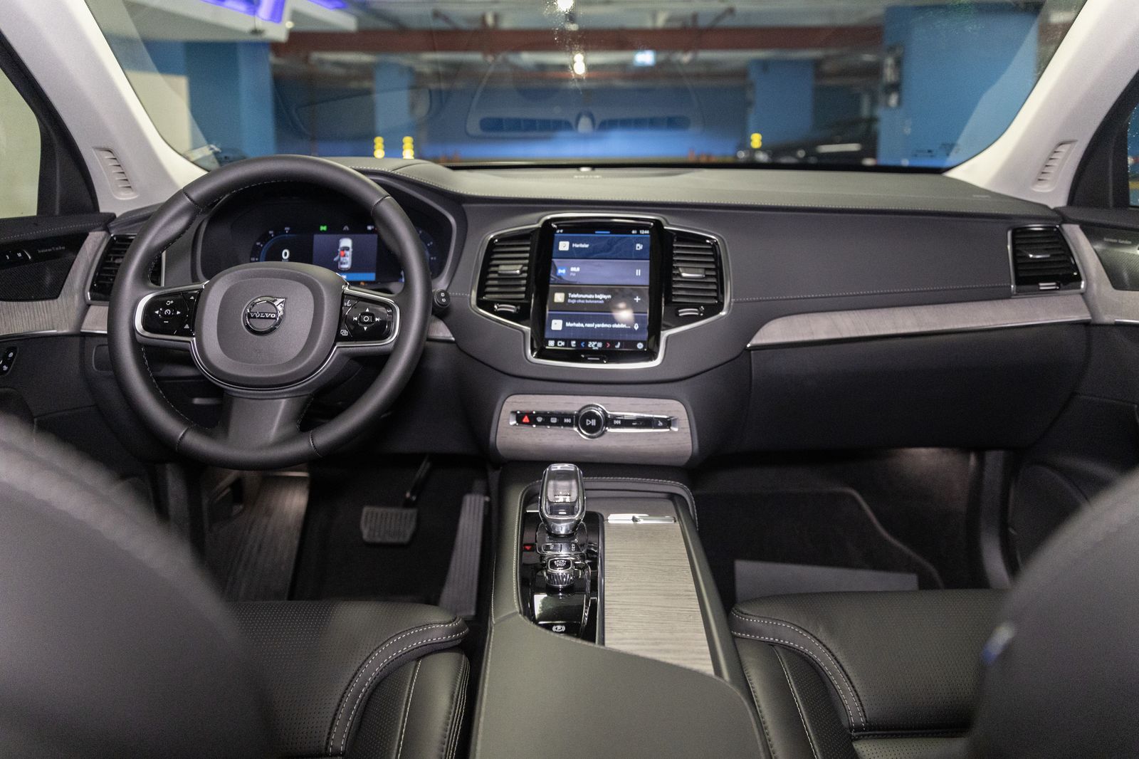 2023 Volvo XC90 B5 AWD Plus Dark