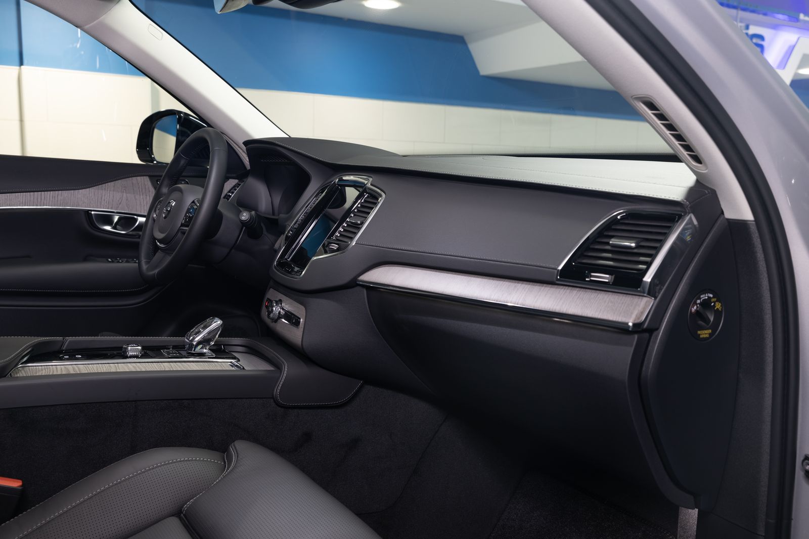 2023 Volvo XC90 B5 AWD Plus Dark