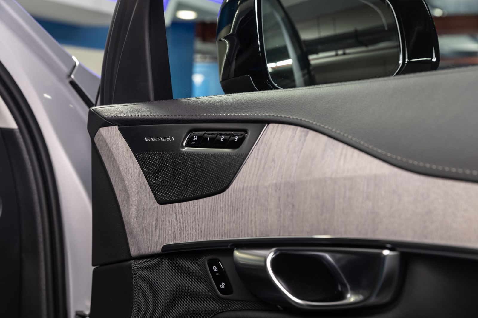 2023 Volvo XC90 B5 AWD Plus Dark