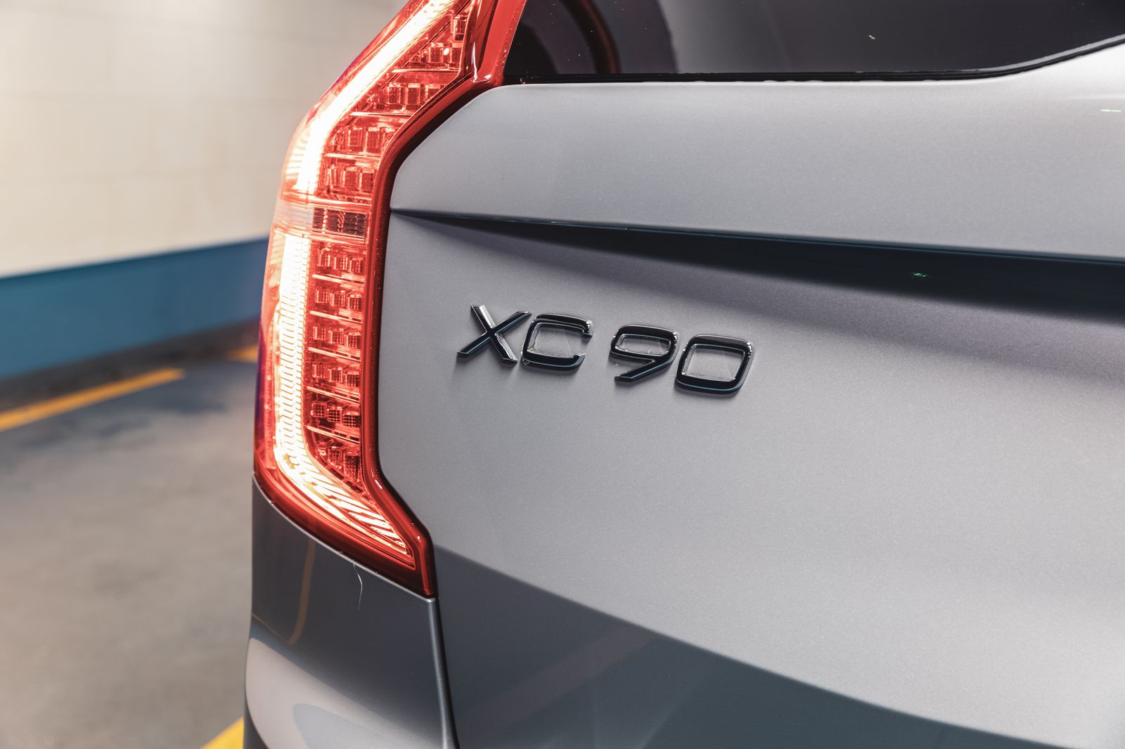 2023 Volvo XC90 B5 AWD Plus Dark