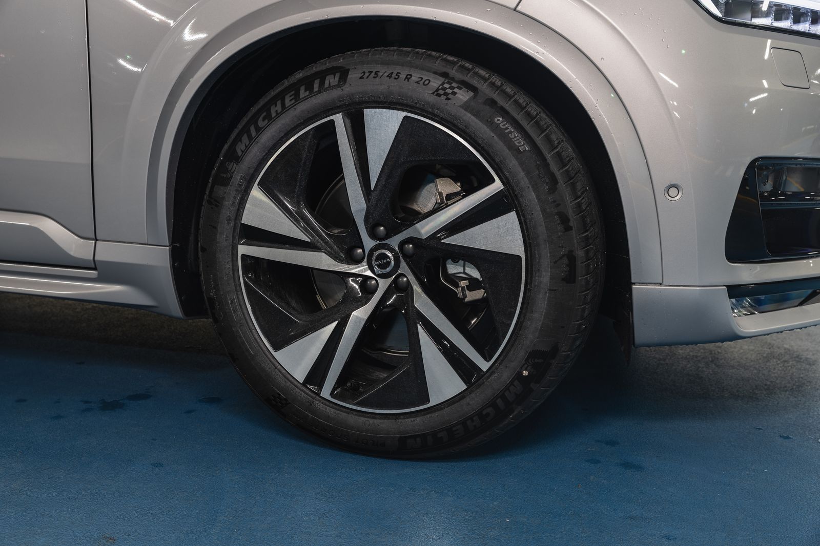 2023 Volvo XC90 B5 AWD Plus Dark