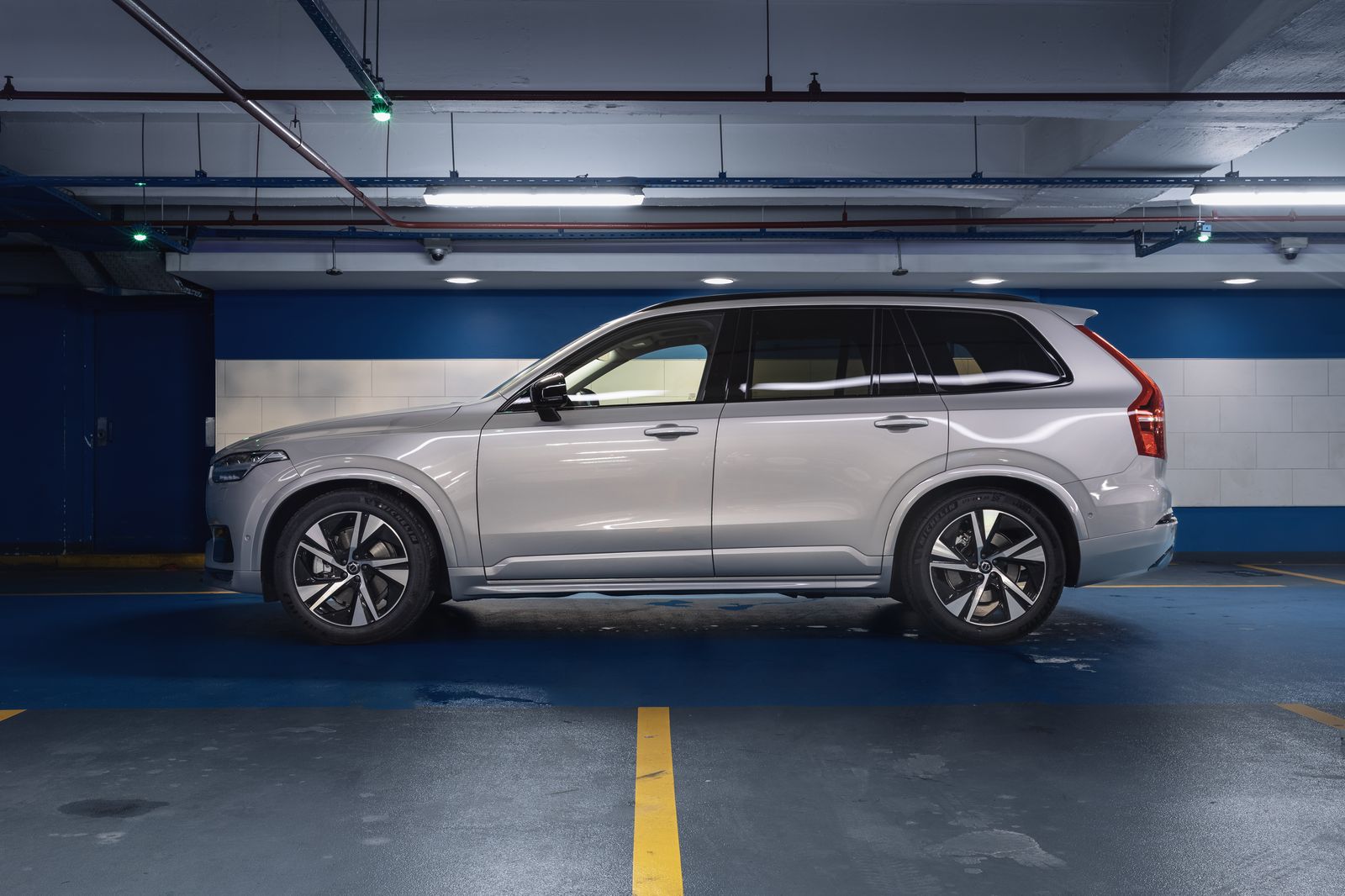 2023 Volvo XC90 B5 AWD Plus Dark