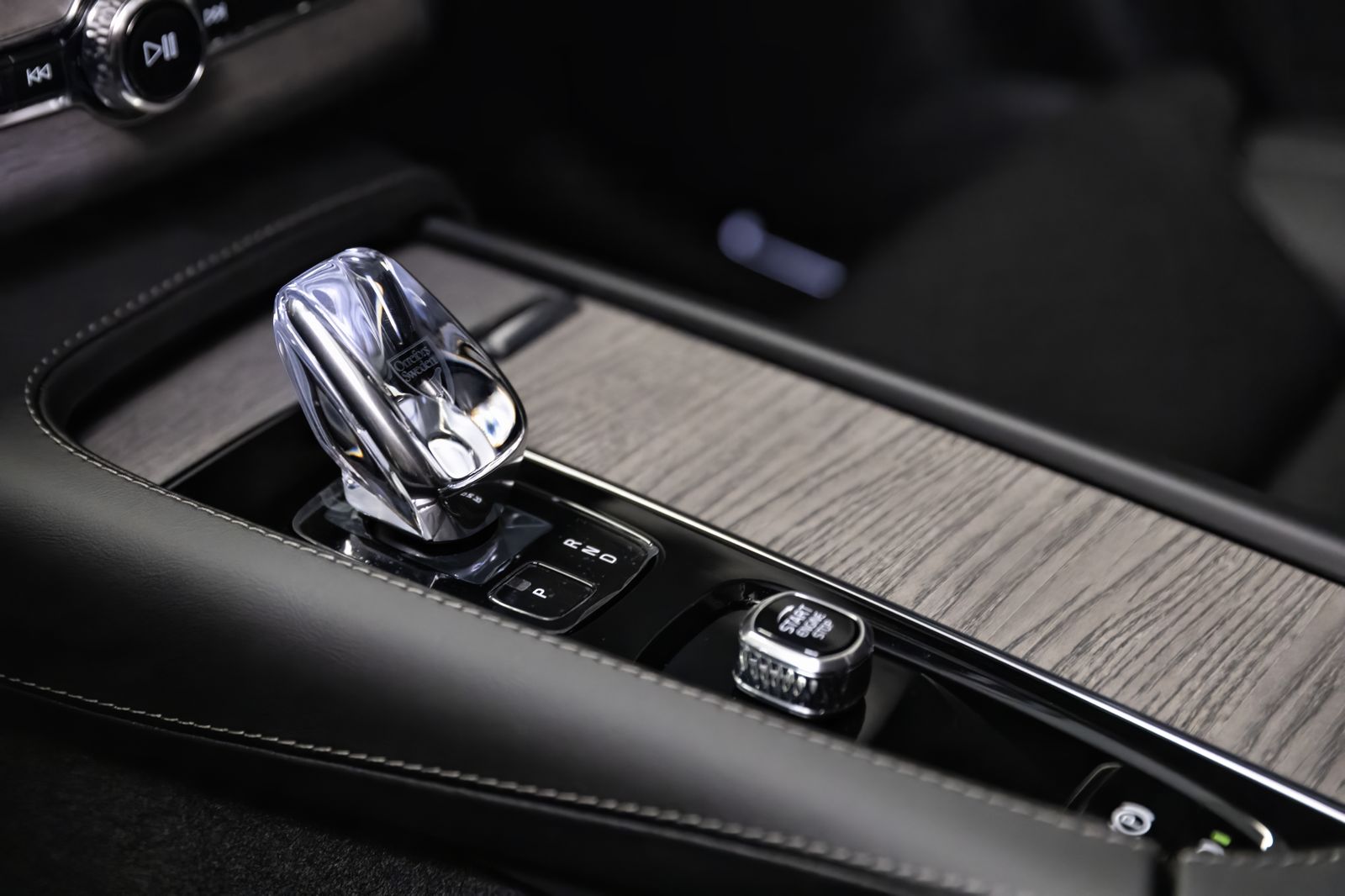 2023 Volvo XC90 B5 AWD Plus Dark