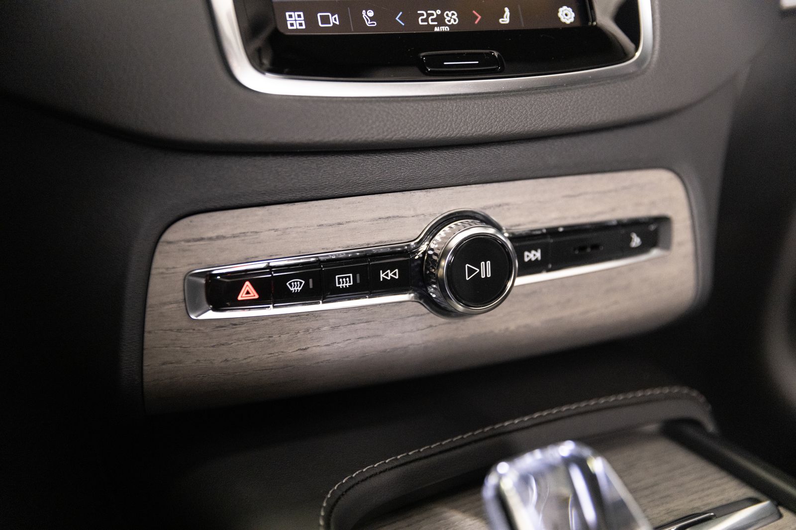 2023 Volvo XC90 B5 AWD Plus Dark