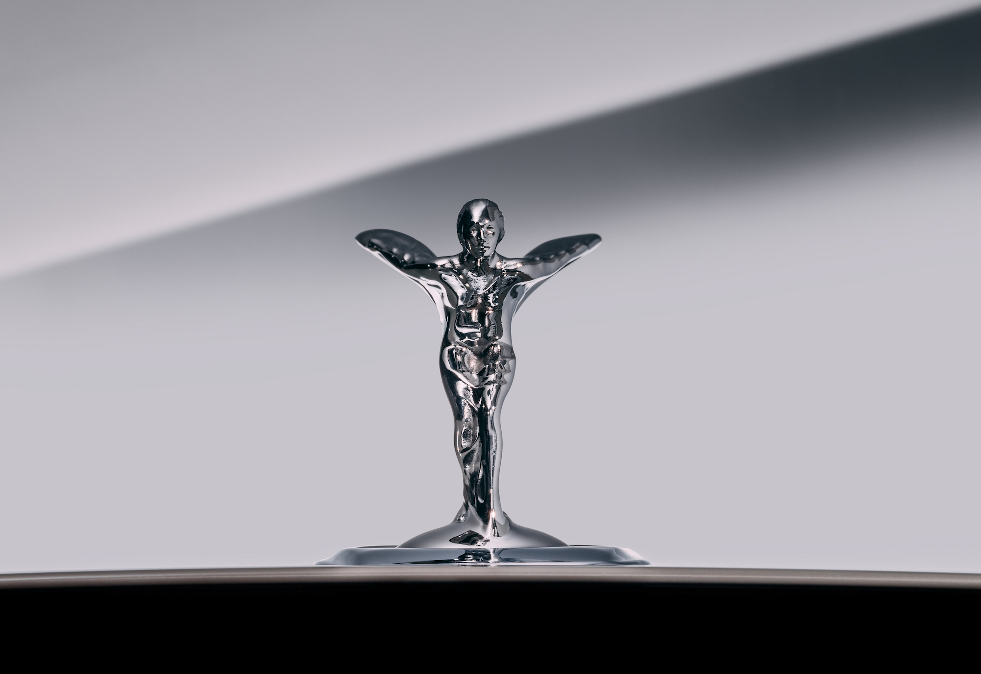 Rolls Royce, Spirit of Ecstasy’yi yeniden tasarladı