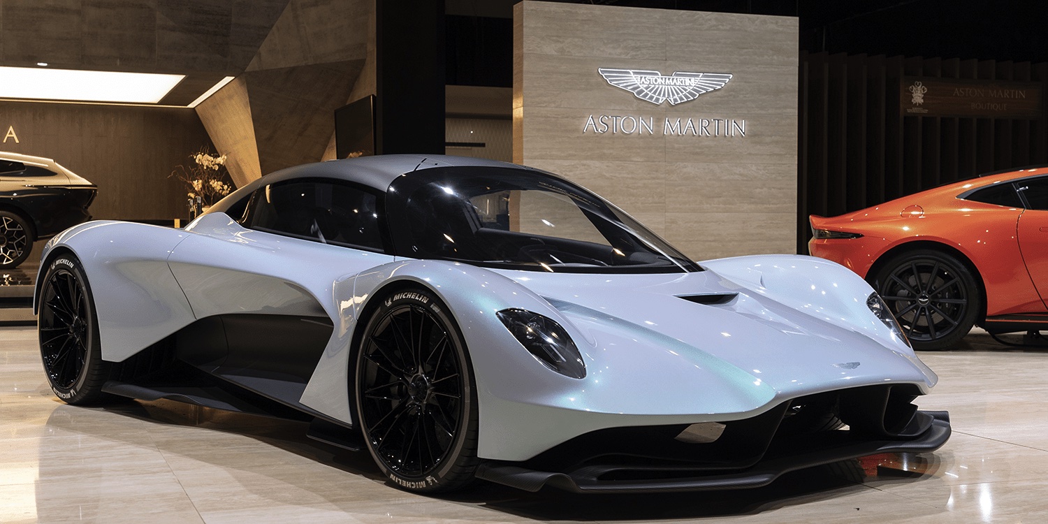 Aston Martin, Pebble Beach’te “Nefes Kesen” İki Yeni Modeli Tanıtacak
