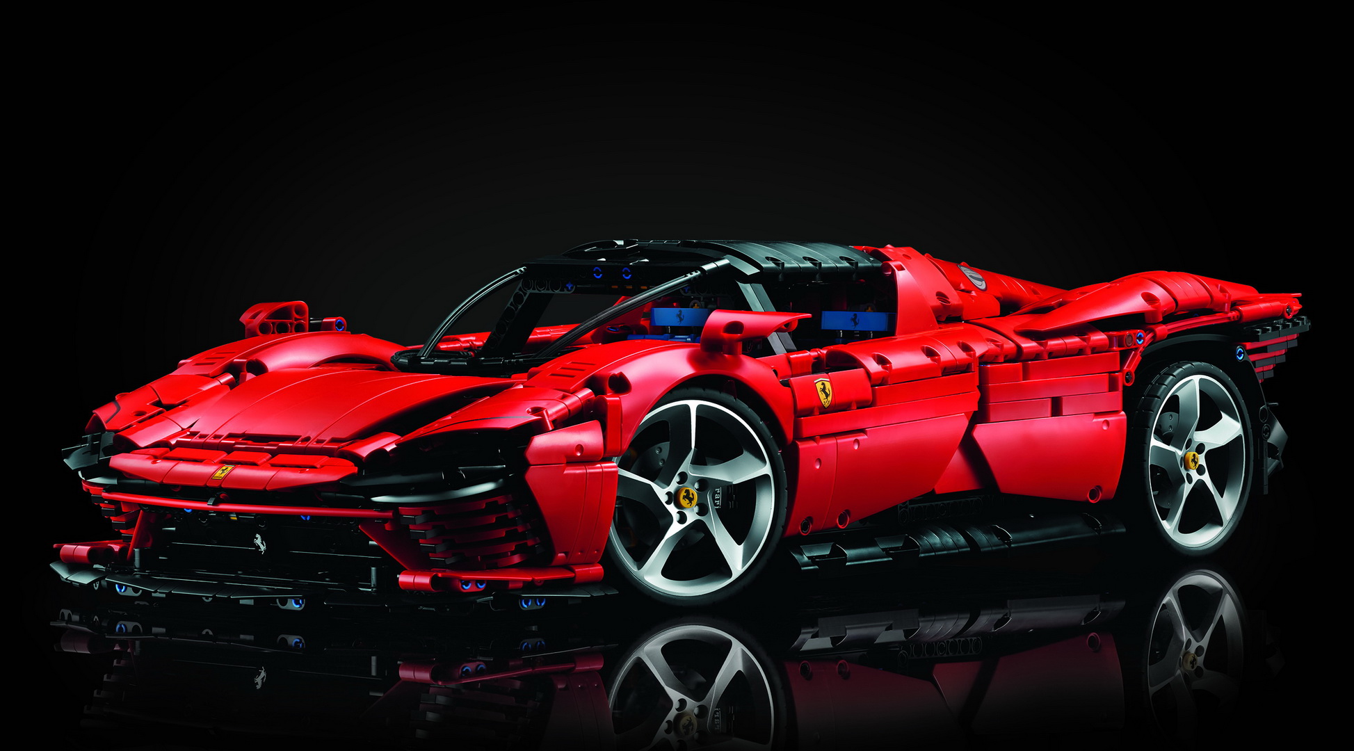 8-vitesli Şanzımana sahip Ferrari Daytona SP3 LEGO Technic yolda