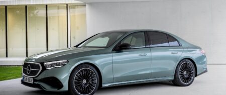 Yeni 2023 Mercedes E-Class: Teknoloji yüklü sedan elektrikli motorlarla geliyor