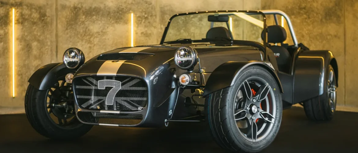 Caterham Seven CSR Twenty:  Premium Tasarımda Yeni Bir Dönem